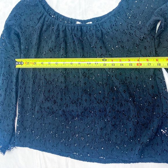 Women's Lace Boho Over Sized Bell Sleeve Shirt Eyelet Pattern Red Haute Brand S - Picture 8 of 14